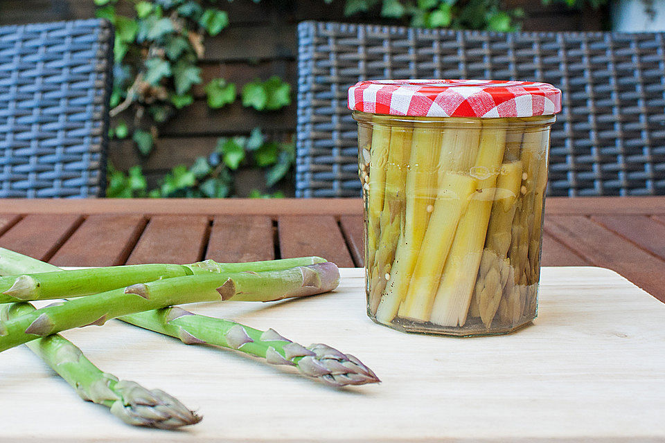 Eingelegter grüner Spargel