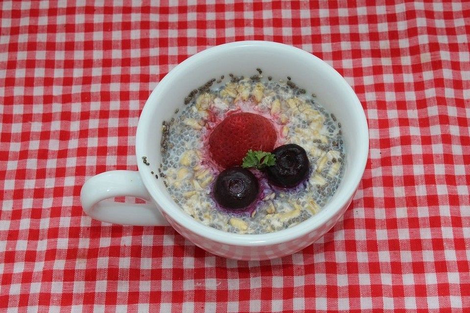 Smoothie Bowl mit Beeren