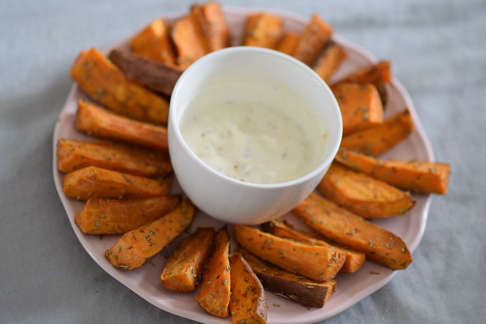 Süßkartoffelspalten mit Knoblauch-Dip