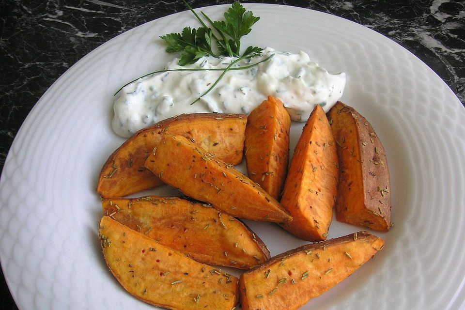 Süßkartoffelspalten mit Knoblauch-Dip