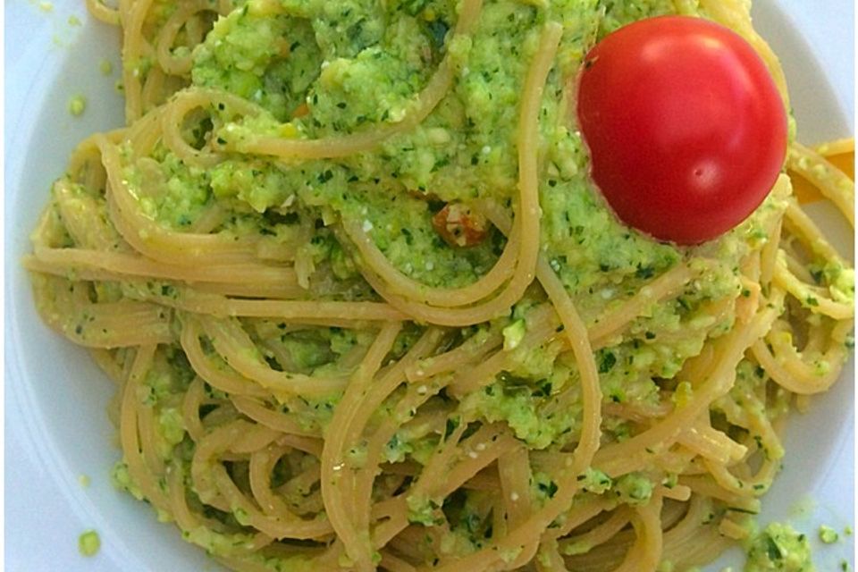 Spaghetti mit Zucchinisauce