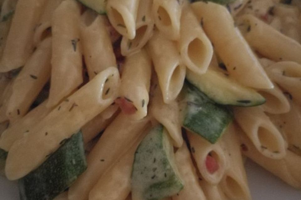 Pasta mit Zucchini-Carbonara