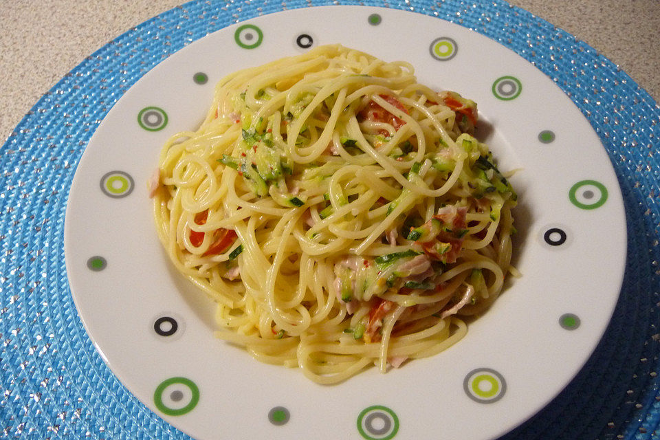 Pasta mit Zucchini-Carbonara