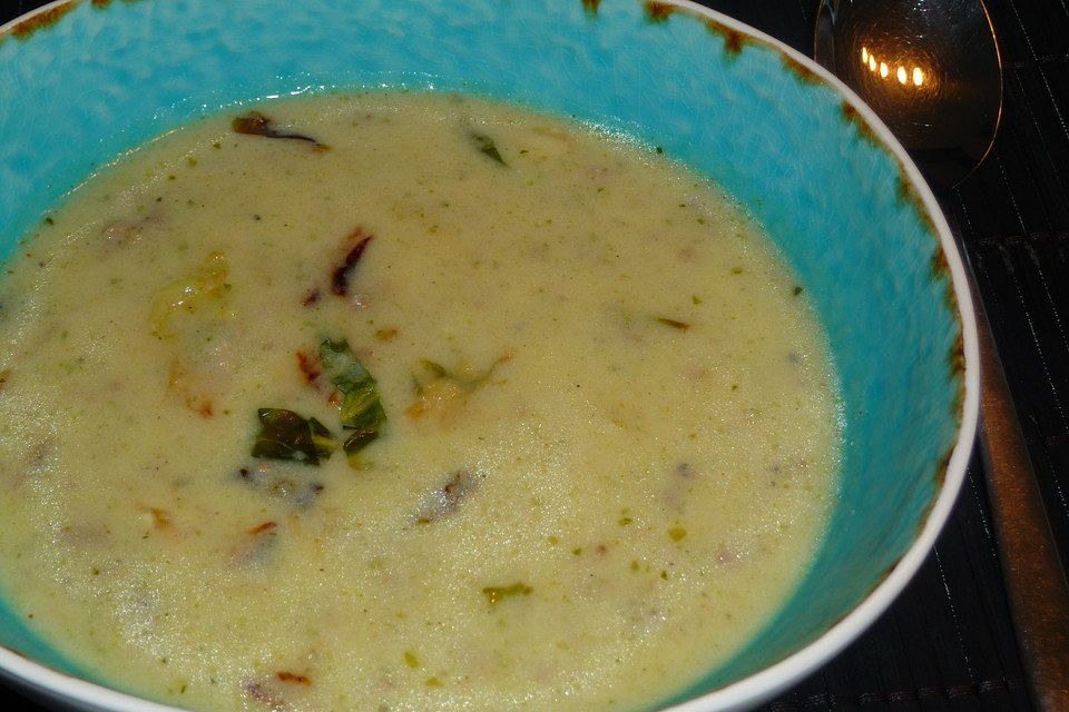 Spitzkohlsuppe mit Hack