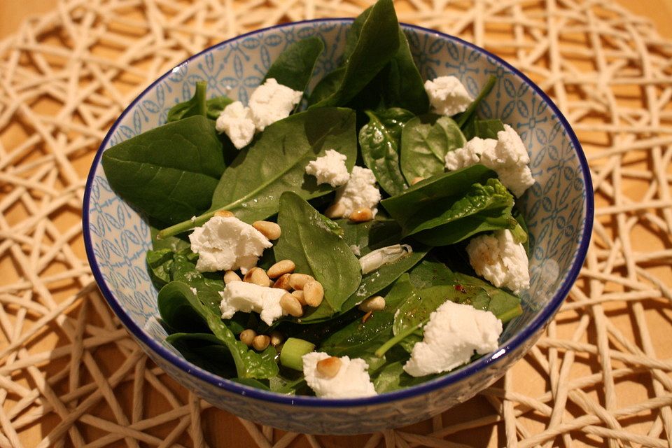 Spinatsalat mit Ziegenkäse