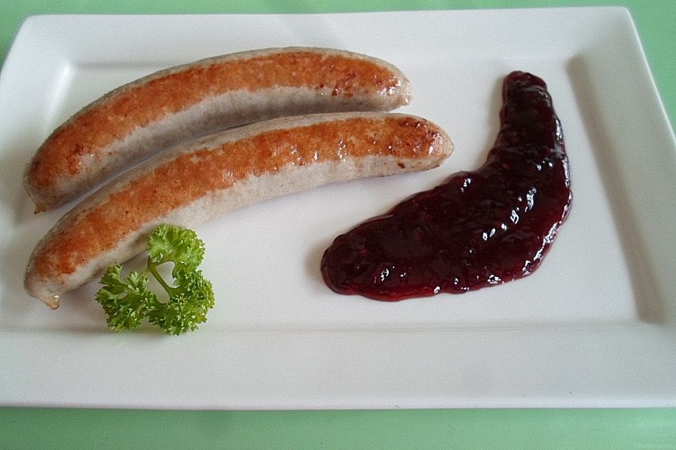 Bratwurst an Balsamico-Fruchtmus