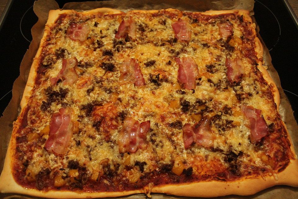 Bacon-Hackfleisch-Pizza