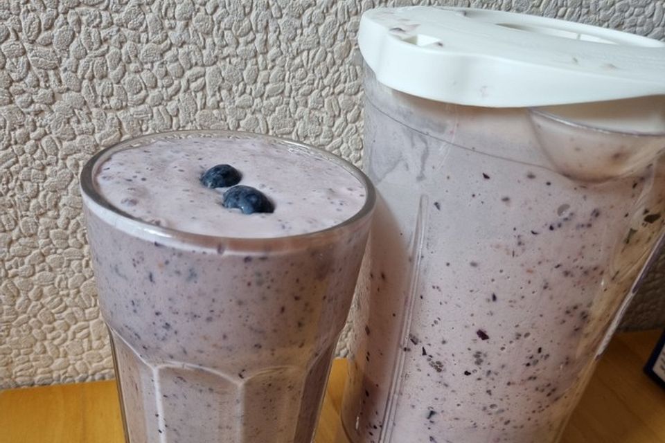 Bananen-Himbeeren-Heidelbeeren-Smoothie