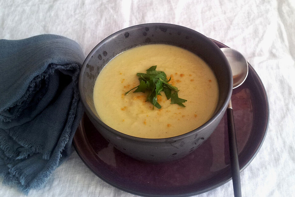 Pastinaken-Currysuppe mit Kokosmilch