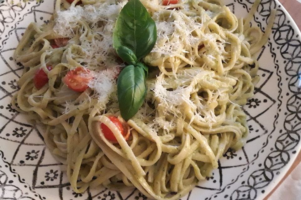 Spaghetti mit Avocado-Pesto