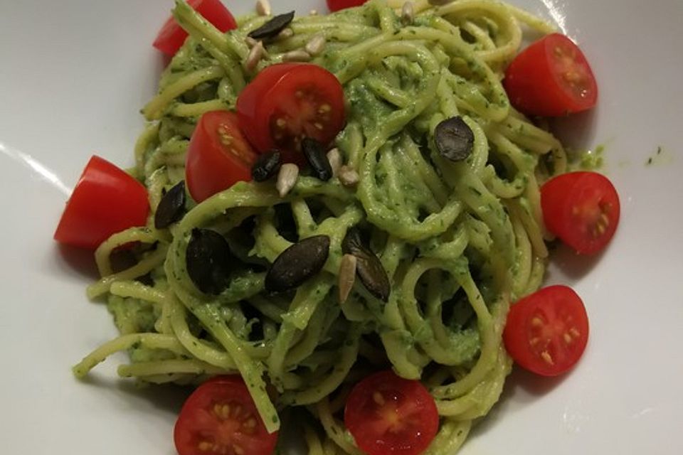 Spaghetti mit Avocado-Pesto