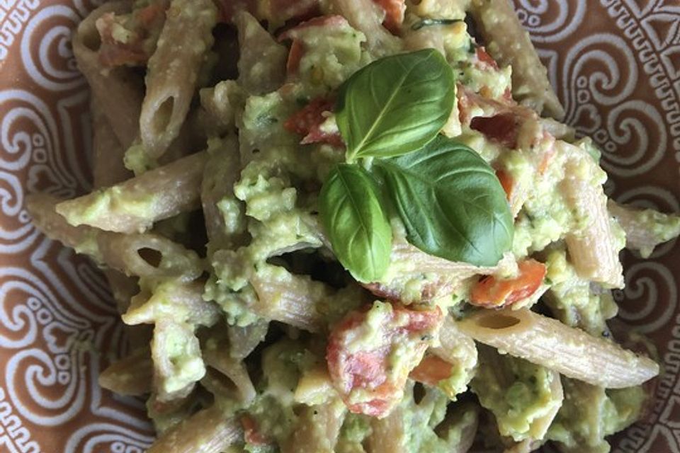 Spaghetti mit Avocado-Pesto