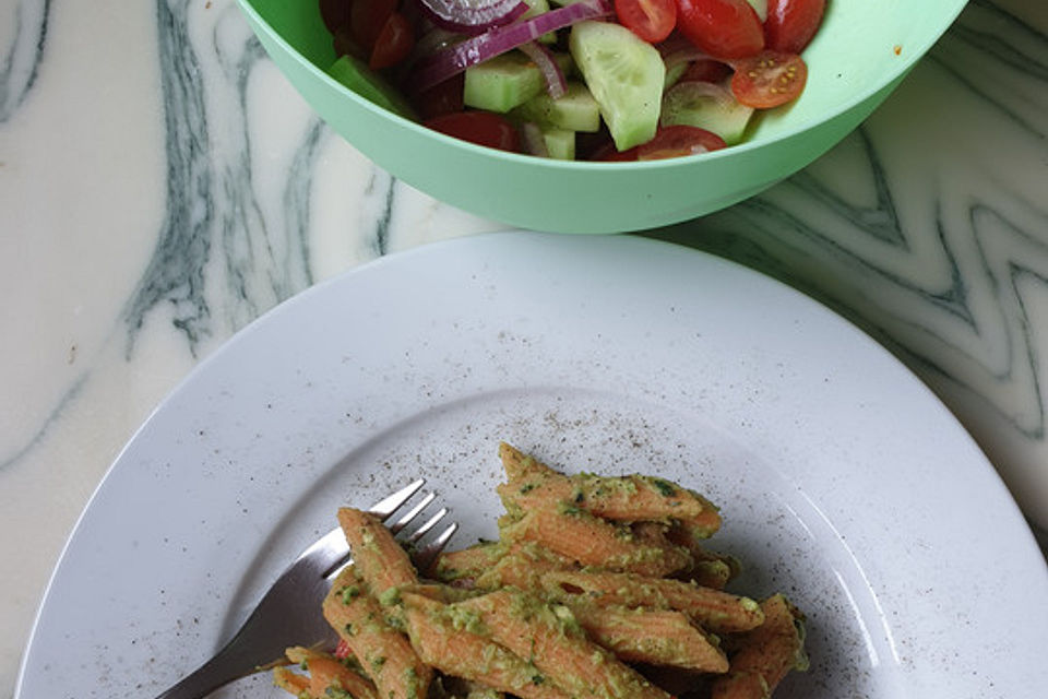 Spaghetti mit Avocado-Pesto