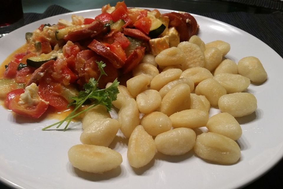 Gnocchi-Gemüsepfanne mit Cabanossi