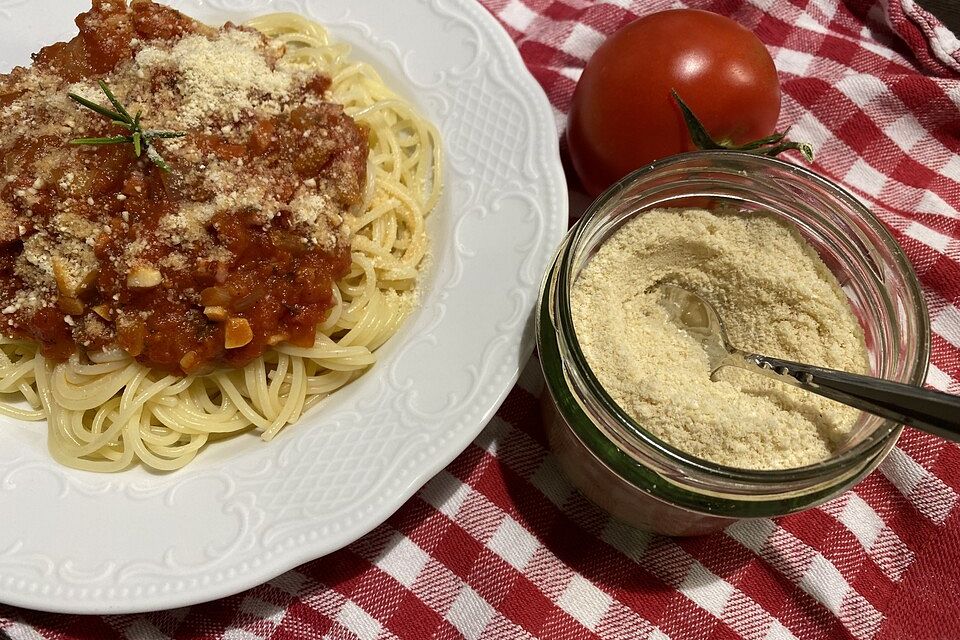 Veganer Parmesanersatz