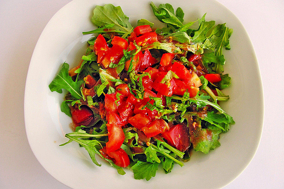 Rucolasalat mit Tomatenvinaigrette