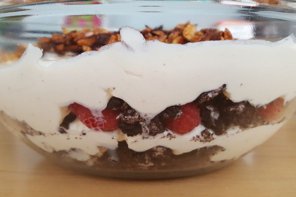 Oreo-Himbeer-Schichtdessert