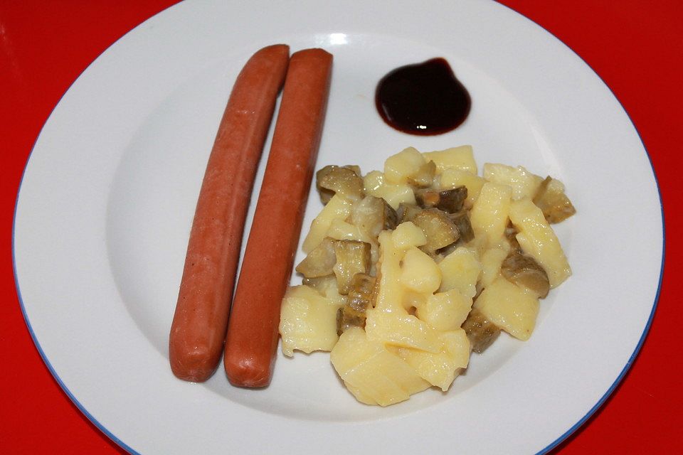 Kartoffelsalat mit vegetarischen Würstchen