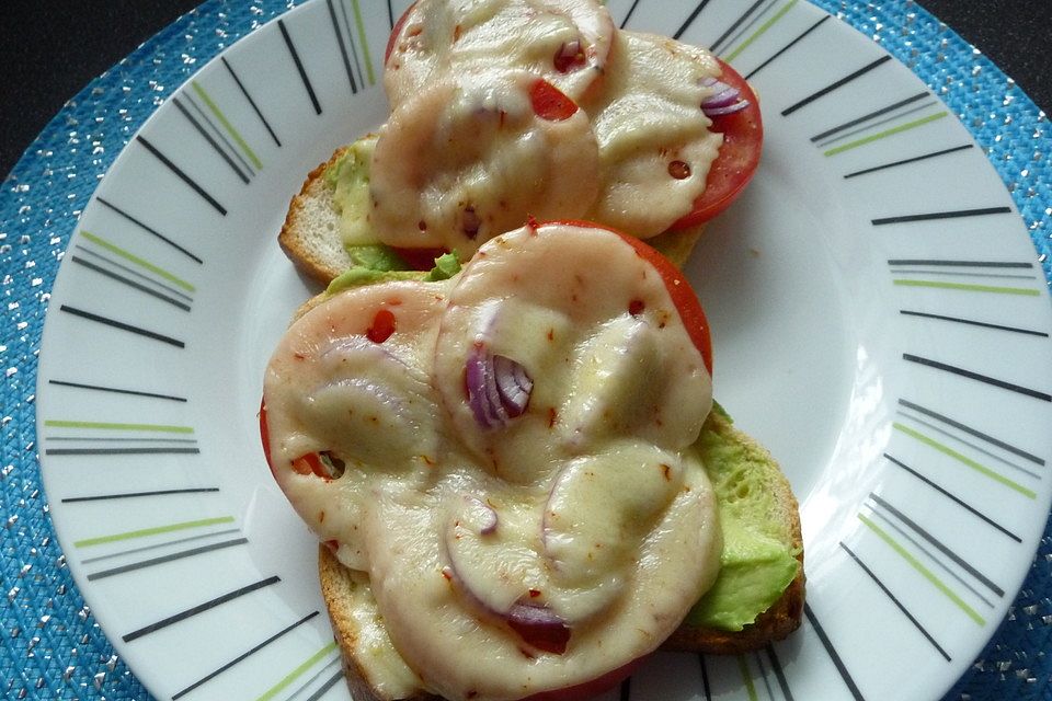 Tomaten-Avocado-Toast