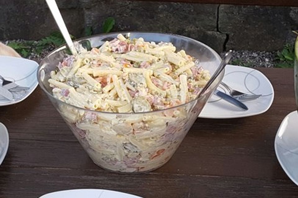 Nudelsalat mit Hüttensalami