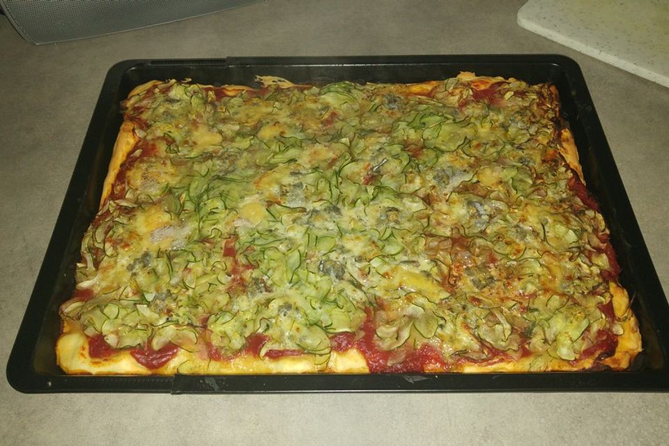 Zucchinipizza mit Gorgonzola