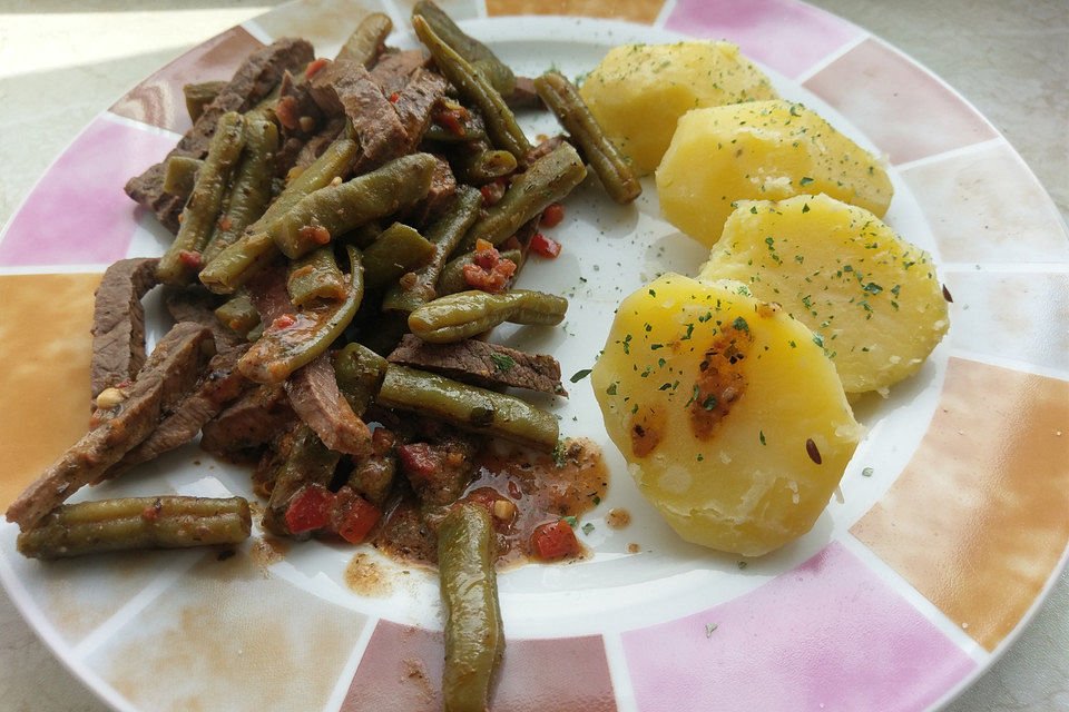 Grüne Bohnen-Rindersteakstreifen-Ragout