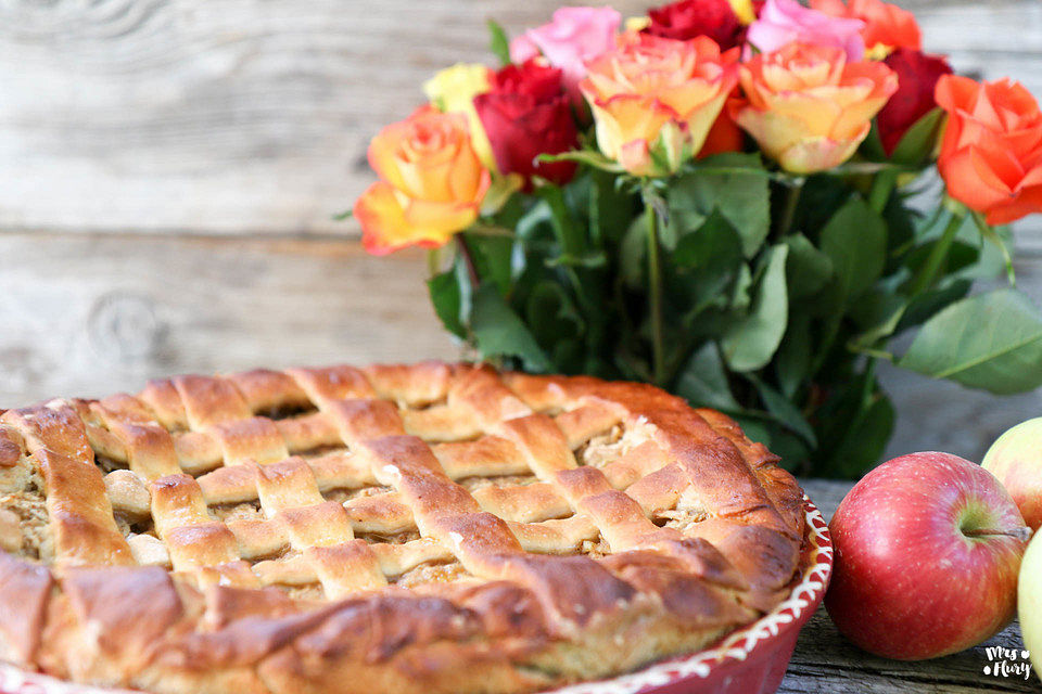 Apfelkuchen aus Hefeteig