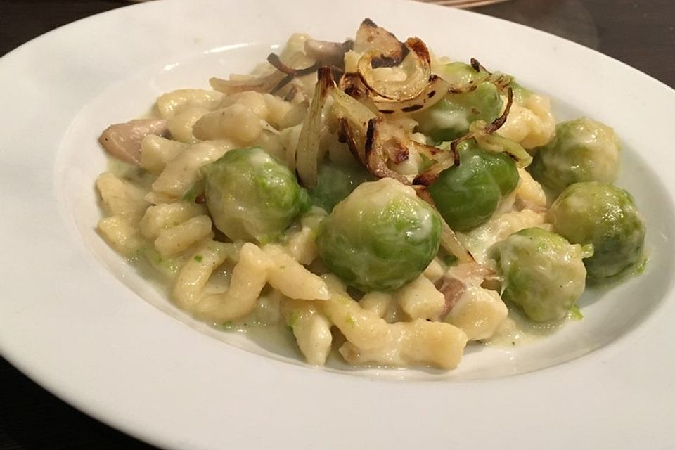 Käsespätzle-Rosenkohl-Auflauf