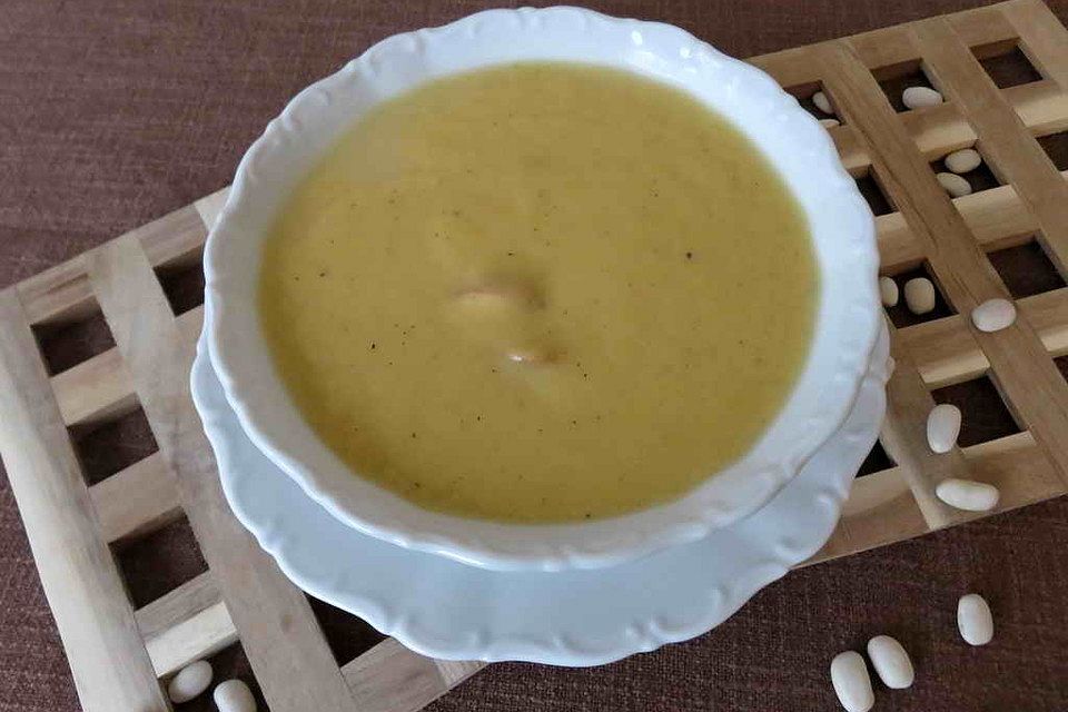 Fruchtige weiße Bohnen-Cremesuppe