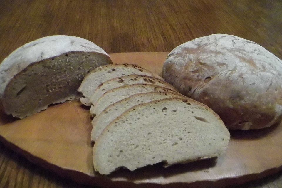 Rustikales Hausbrot