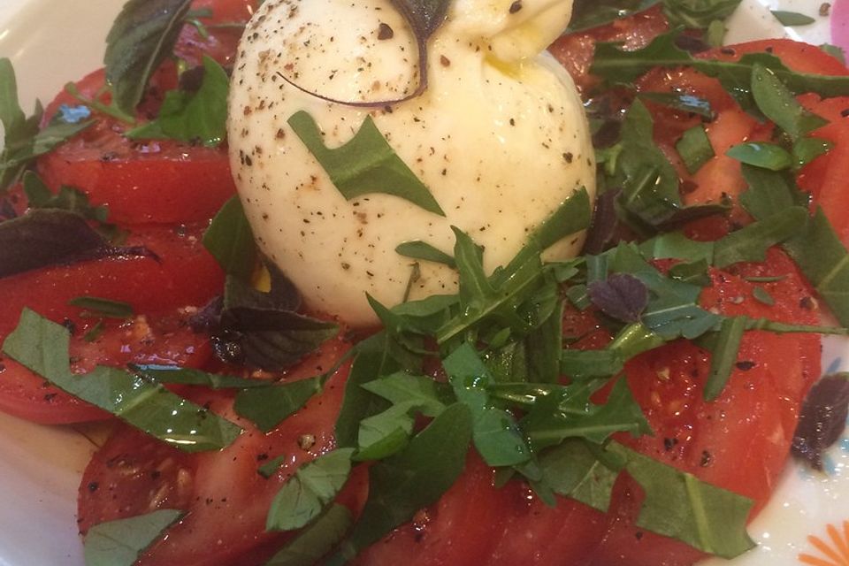 Burrata auf Tomatencarpaccio