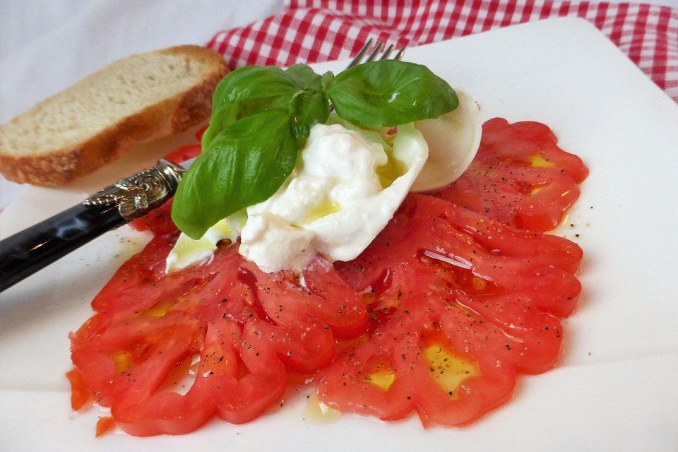 Burrata auf Tomatencarpaccio