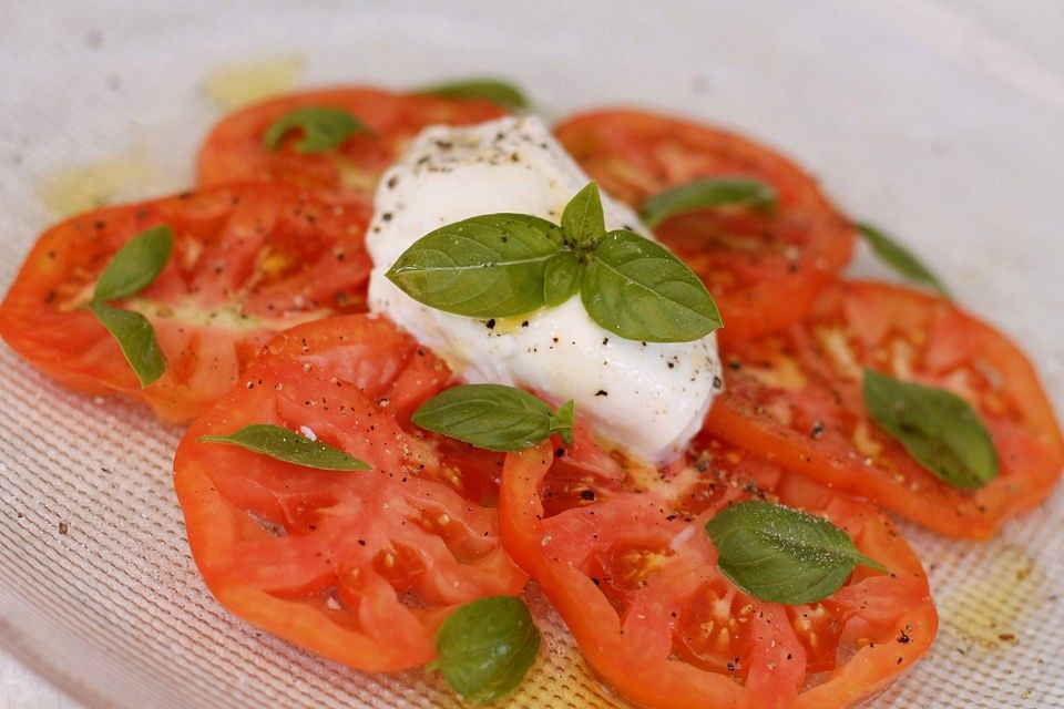 Burrata auf Tomatencarpaccio