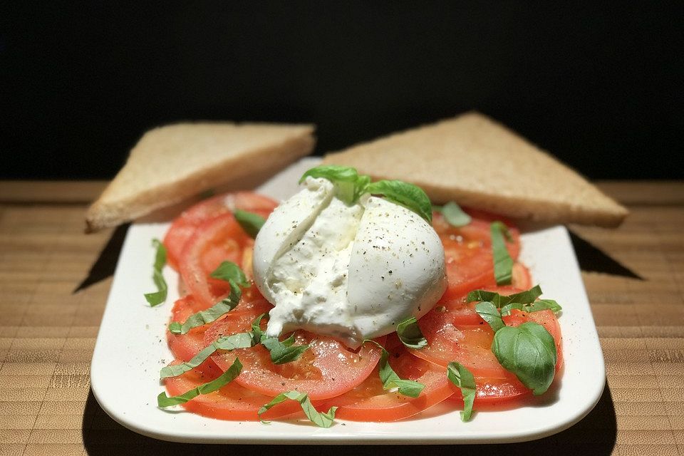 Burrata auf Tomatencarpaccio