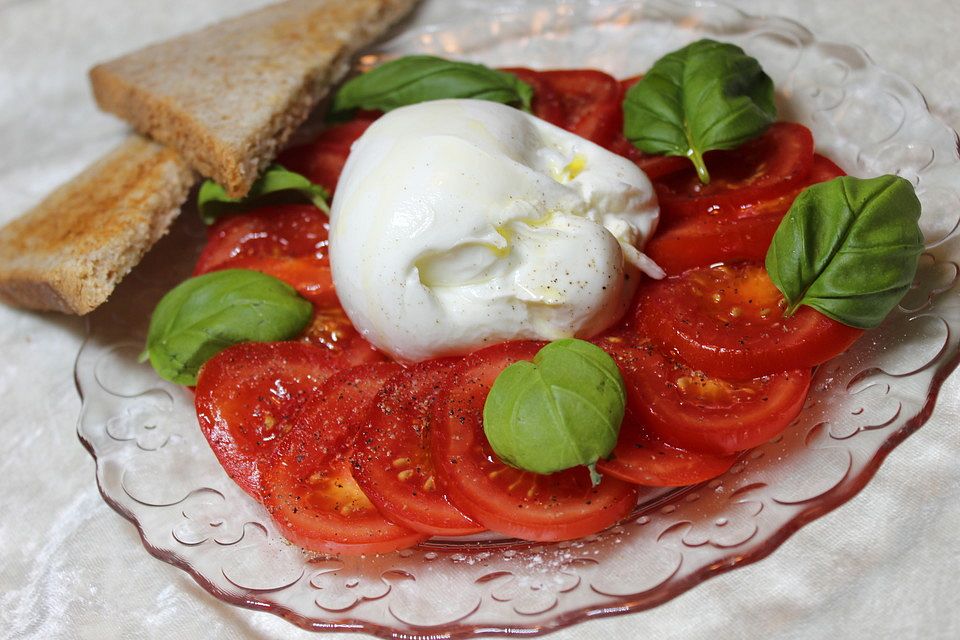 Burrata auf Tomatencarpaccio