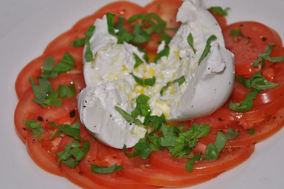 Burrata auf Tomatencarpaccio