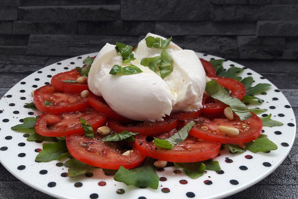 Burrata auf Tomatencarpaccio