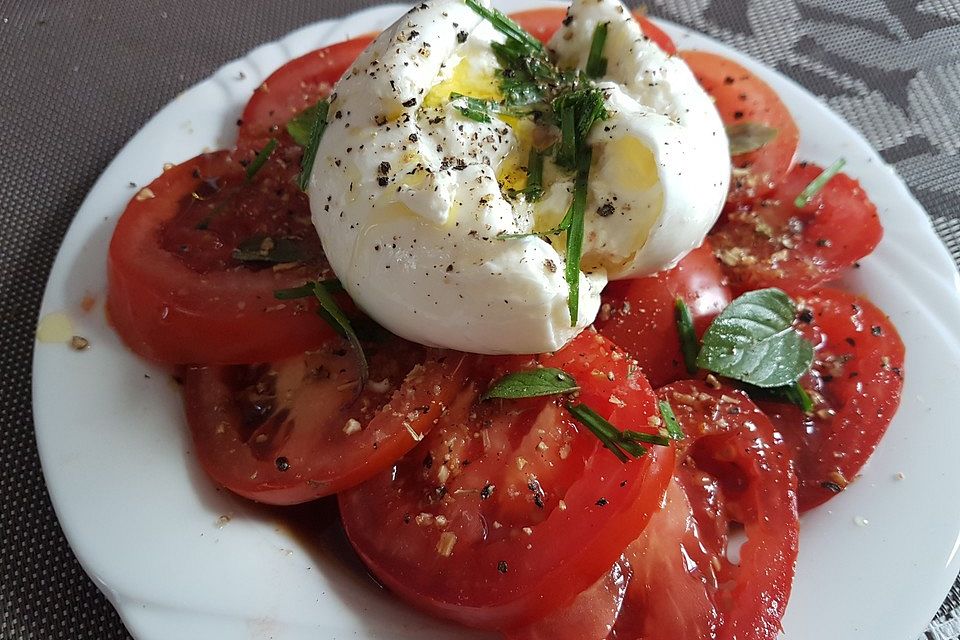 Burrata auf Tomatencarpaccio