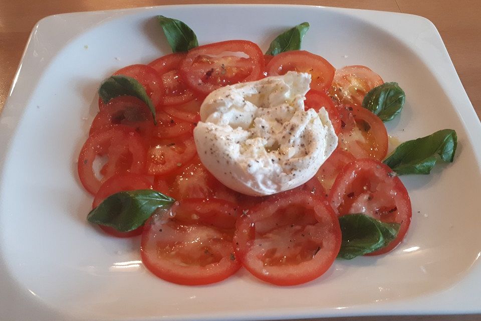 Burrata auf Tomatencarpaccio