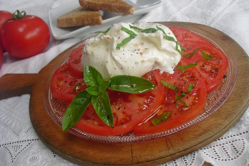 Burrata auf Tomatencarpaccio