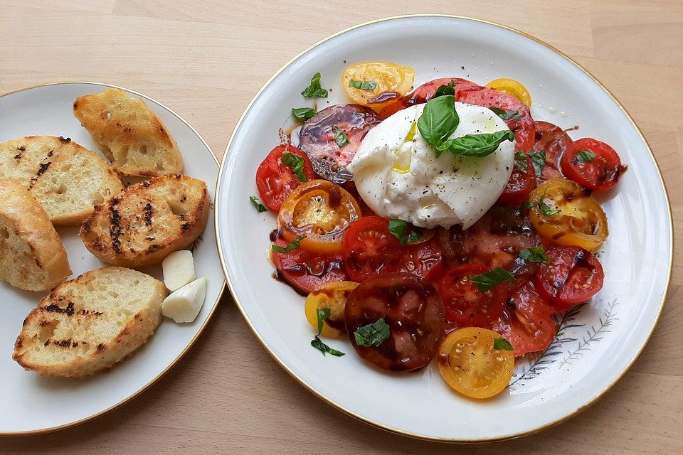 Burrata auf Tomatencarpaccio