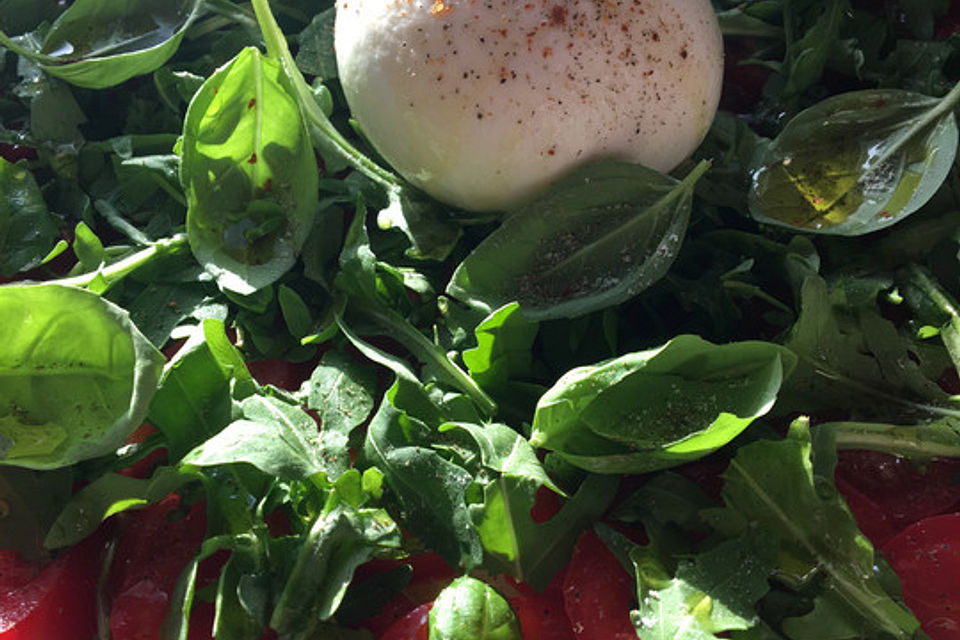 Burrata auf Tomatencarpaccio