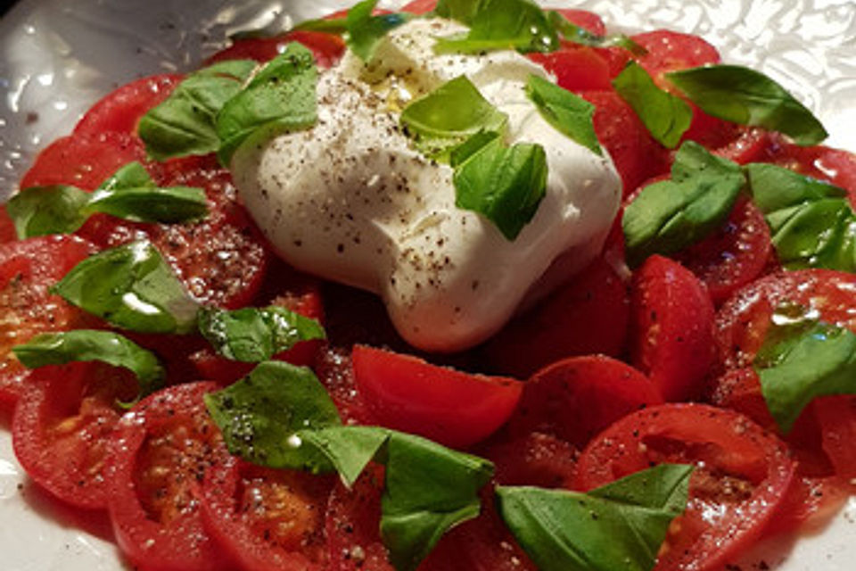 Burrata auf Tomatencarpaccio