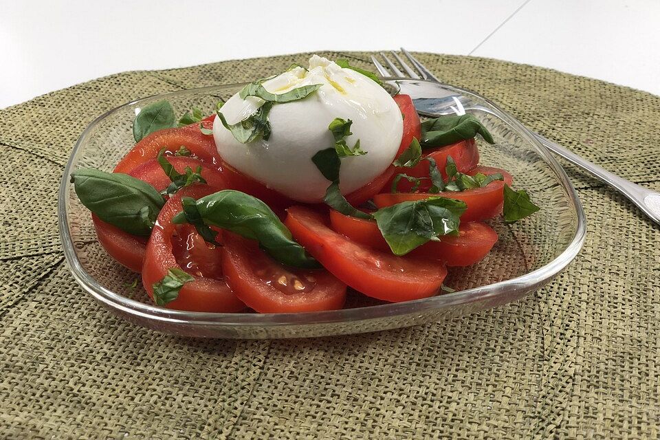 Burrata auf Tomatencarpaccio