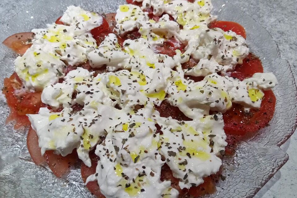 Burrata auf Tomatencarpaccio