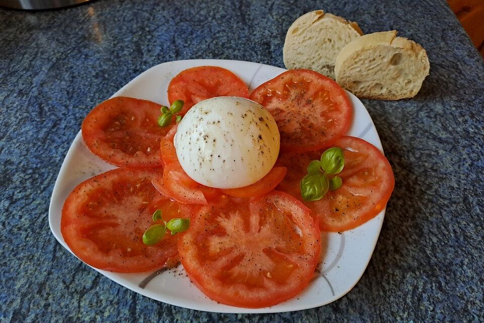 Burrata auf Tomatencarpaccio