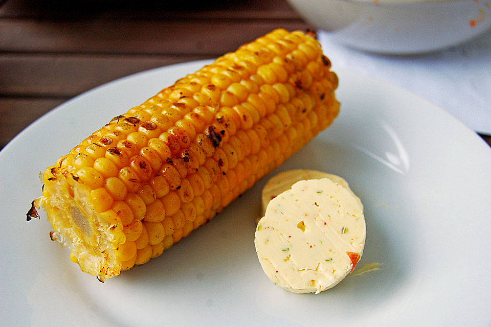 Maiskolben mit Limettenbutter