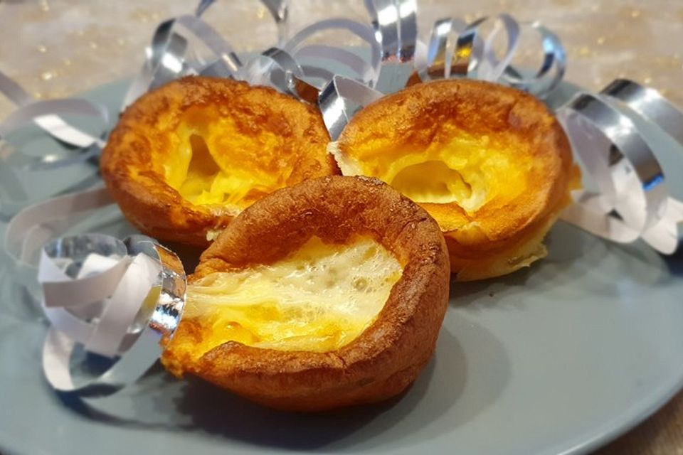 Popovers mit Vanille-Pudding