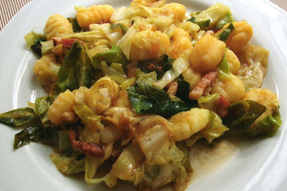 Spitzkohl-Gnocchi-Eintopf