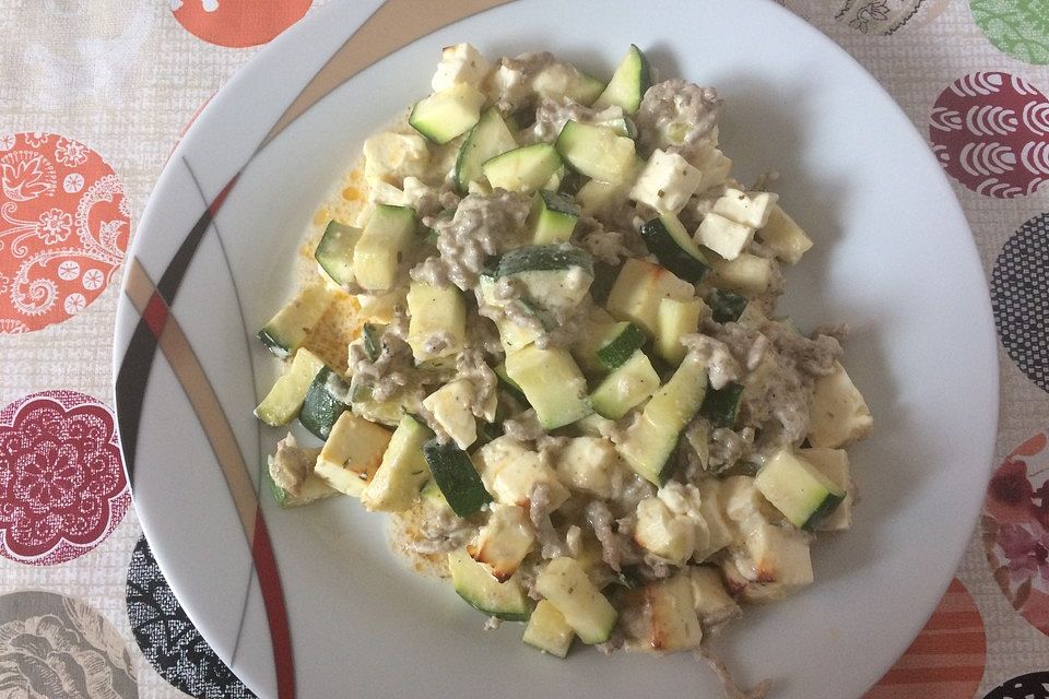 Zucchini-Hackauflauf mit Schafskäse